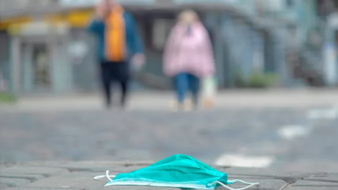 Де можна підчепити COVID і як зрозуміти, що ви – в контакті: пояснення волинського лікаря
