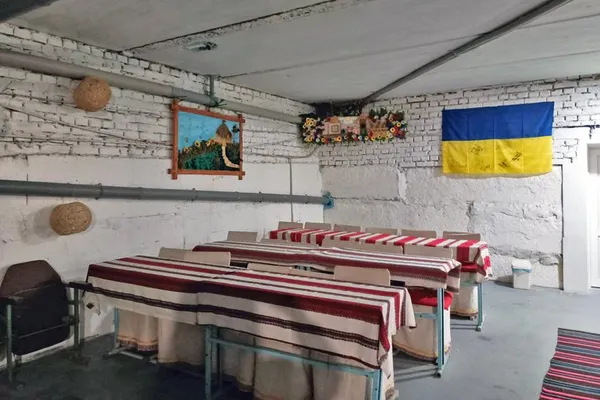 З вишитими рушниками: на Волині облаштували укриття в етностилі (фото)