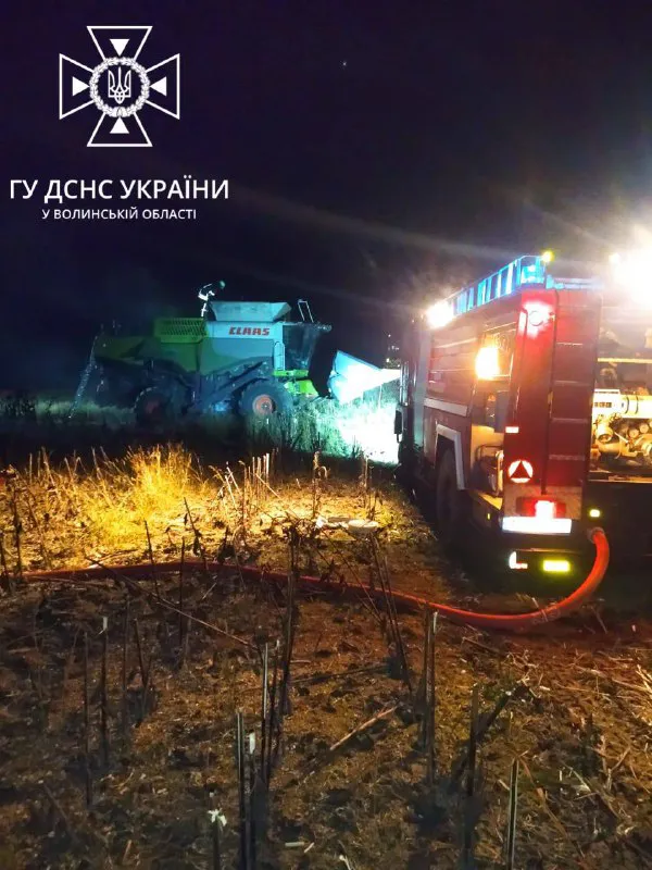 На Волині горіли комбайн і легковик, житлові й господарські будівлі (фото, відео)