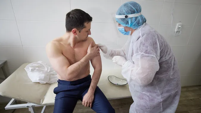 Зеленський вакцинувався проти коронавірусу