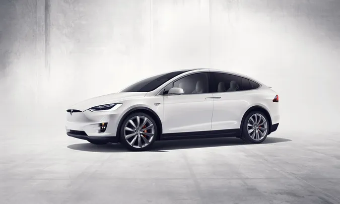 Скільки коштує електромобіль Tesla в Україні (фото)