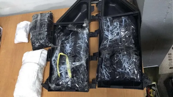 Члени ГО по боротьбі з корупцією везли через «Ягодин» партію екстазі та кокаїн (фото)