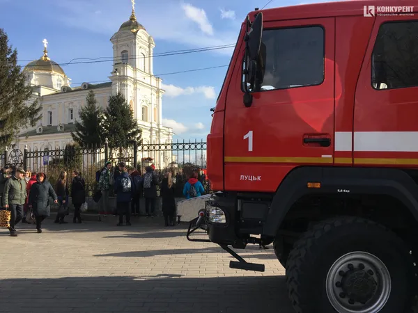 Пожежні біля собору: що трапилося у центрі Луцька (фото)