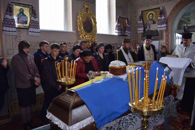 На Волині попрощалися з воїном, який загинув під Бахмутом (фото)
