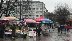 Чисто і людно: післяноворічний Театральний майдан Луцька (фото)