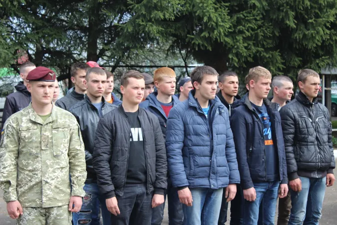 Волинських призовників відправили на військову службу (фото)
