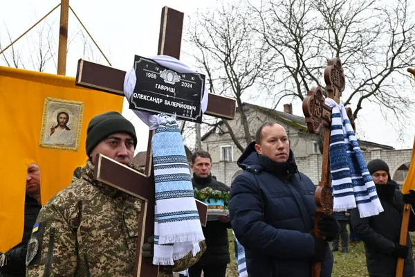 У селі біля Луцька попрощались із полеглим захисником Олександром Гавришем (фото)