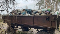 З лісу на Волині вивезли 8 величезних причепів сміття (фото)
