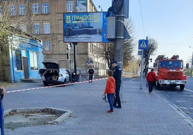 У Луцьку невідомі обстріляли автомобіль