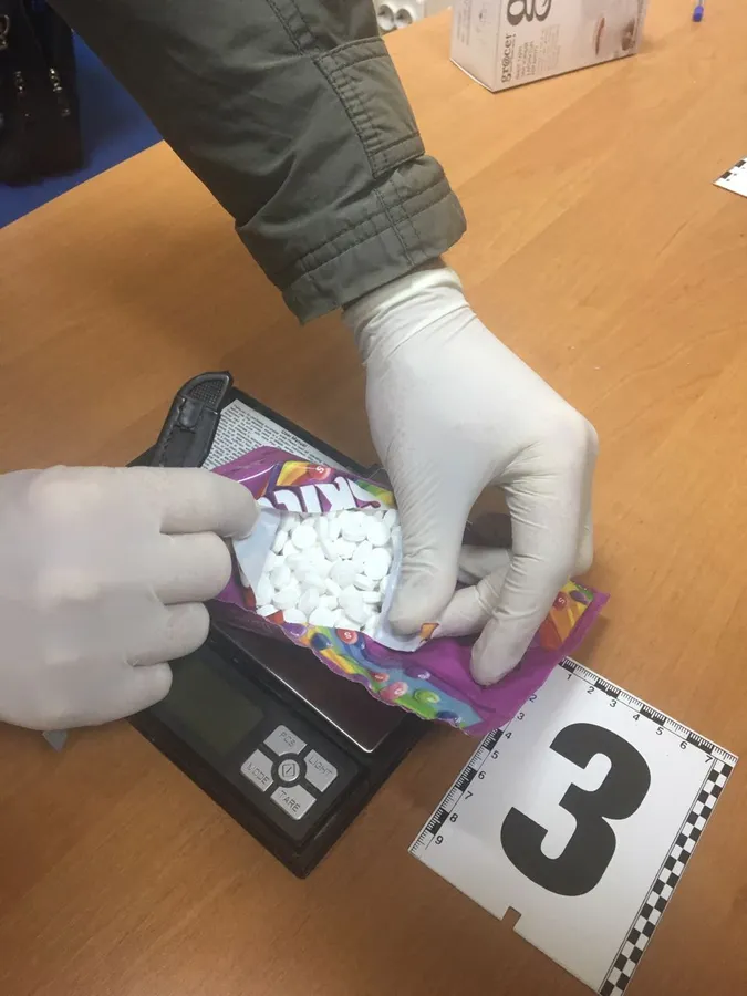 На «Ягодині» знайшли наркотики в упаковках з-під M&Ms та  Skittles