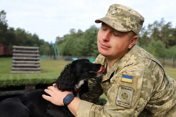 Пройшов гарячі точки, а тепер підкорює кінологію: історія прикордонника з Волині Богдана та Вулі (фото)