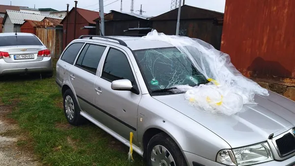 Будинки, автомобілі, гаражі: показали наслідки ракетного обстрілу в Луцьку (фото)