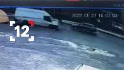 Провіз на капоті 20 метрів: опублікували відео моменту ДТП на Дубнівській у Луцьку