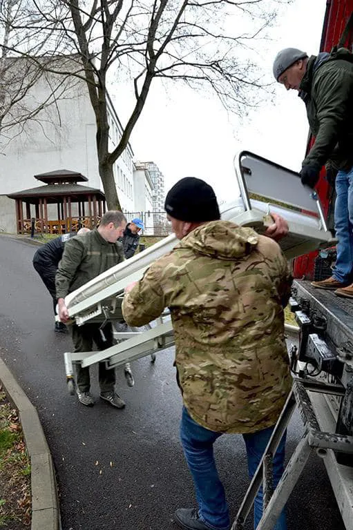 Німецькі волонтери передали через волинських лісівників гумдопомогу: «швидку» та медикаменти (фото)
