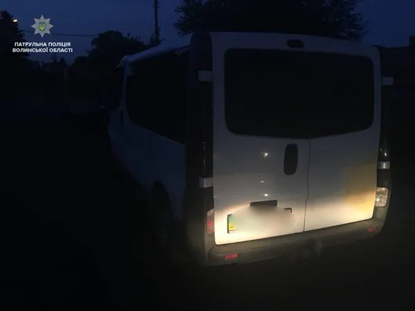 У Луцьку п'яна жінка покусала патрульного (відео)