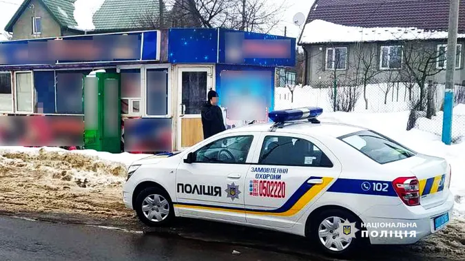 На Волині юнак вночі вломився до магазину і виніс повні кишені сигарет (фото)