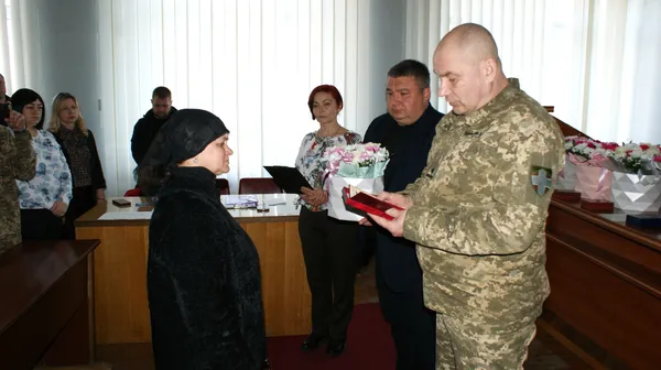 У Рожищі родинам загиблих воїнів вручили державні нагороди (фото)