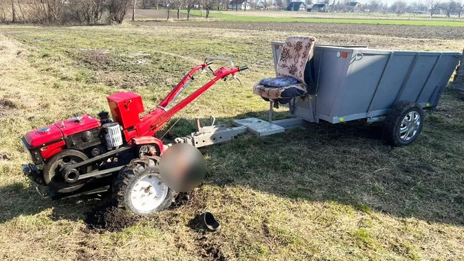 Під колесами власного мотоблока на Рівненщині загинув 43-річний чоловік (фото)