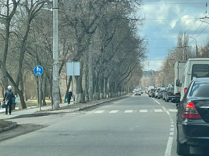 У Луцьку – довжелезний затор на вулиці Глушець (фото)