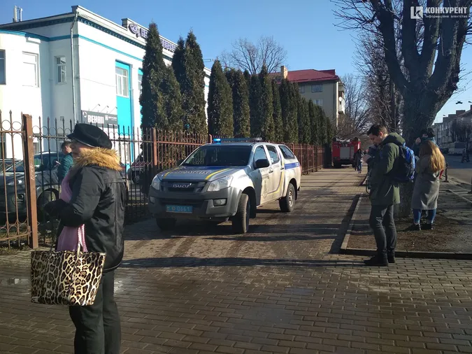 У Луцьку повідомили про замінування банку навпроти 5-ї школи (фото, оновлено)