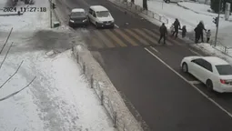 З'явилось відео, як п'яний на Lexus протаранив Volkswagen перед «зеброю» у Луцьку (відео)