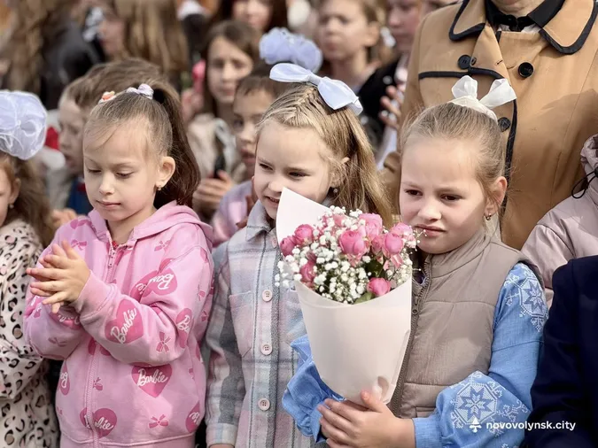 У Нововолинську пролунав останній дзвоник: відзначили учнів і педагогів (фото)