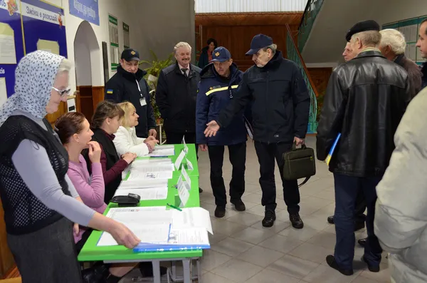 Вибухи, пожежа, евакуація: на Волині «гасили» склад снарядів (фото)