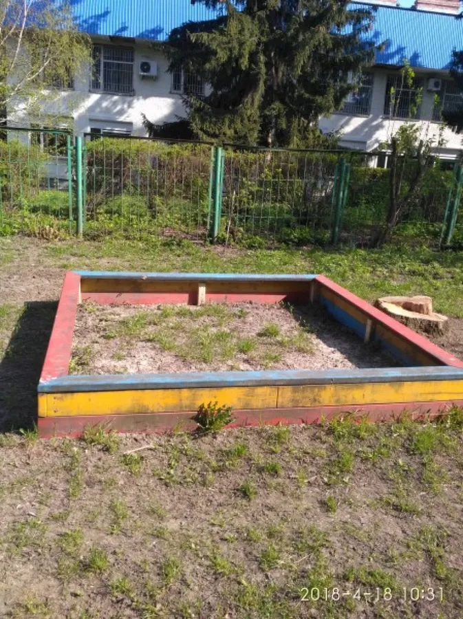 У луцьких садочках вирішили позбутися древніх пісочниць та павільйону