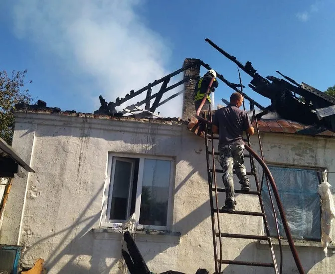 У селі на Волині горіла хата: подробиці серйозної пожежі (фото)