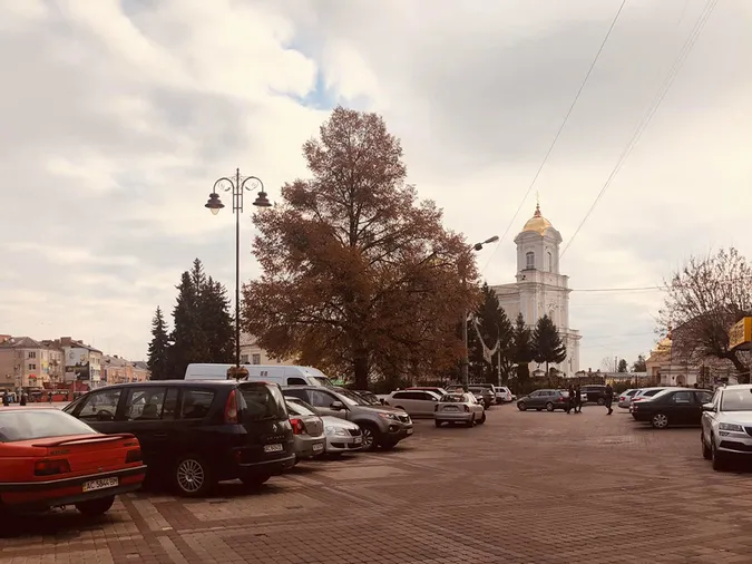 Головний архітектор розповів, де буде нова велика парковка в центрі Луцька