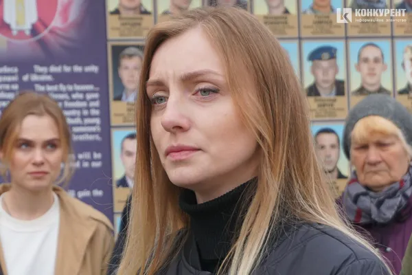 Він хотів би, щоб ми посміхались: Луцьк попрощався із Героєм Андрієм Романовим (фото)