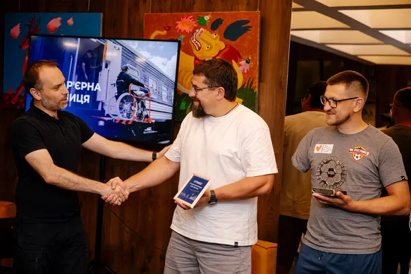Ветеран з Волині став одним із перших пасажирів безбар'єрного вагона «Укрзалізниці» (фото)