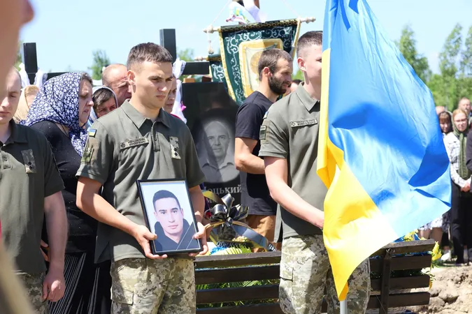 Біль і сльози: на Волині попрощалися з молодим снайпером Вітарієм Шереметою, який загинув на Харківщині