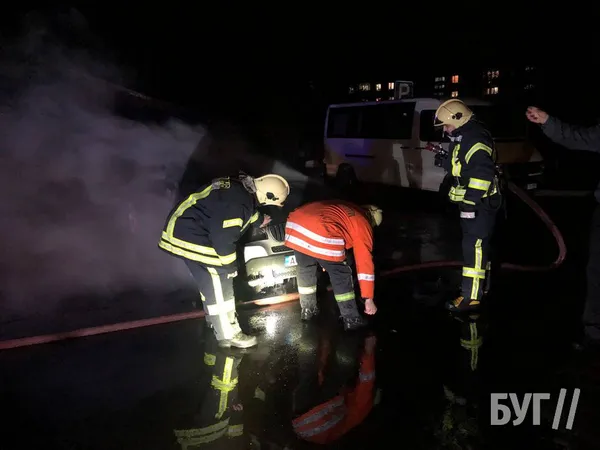У місті на Волині загорілася автівка (фото)