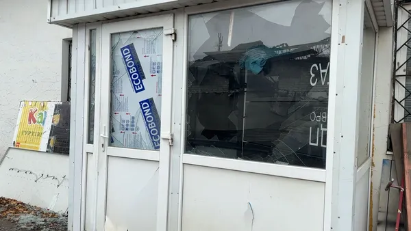 Суцільне згарище: як виглядає місце влучання дрона у Луцьку на другий день після атаки (фото)