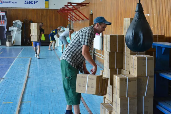 На Волині зустріли 20 тонн медикаментів із Німеччини (фото)