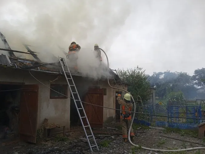 У Луцькому районі гасили серйозну пожежу: що горіло (фото)
