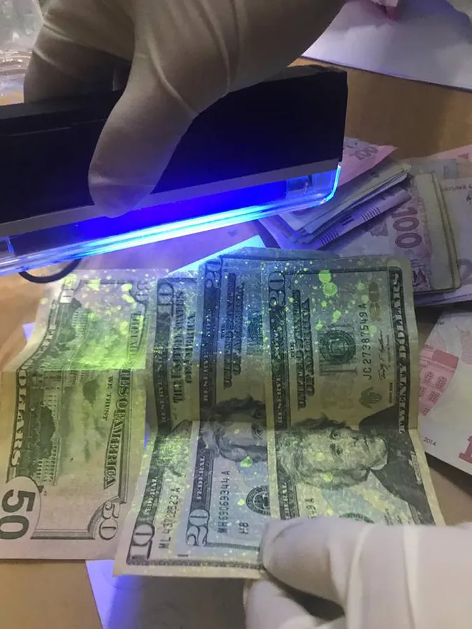 На Волині працівник Укртрансбезпеки вимагав хабарі від перевізників (фото)