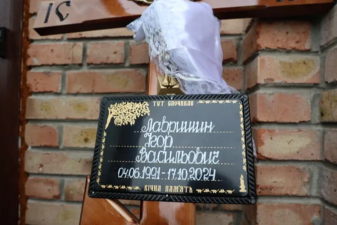 «Був найбільшою опорою і підтримкою»: на Волині попрощалися з загиблим воїном Ігорем Лавришиним