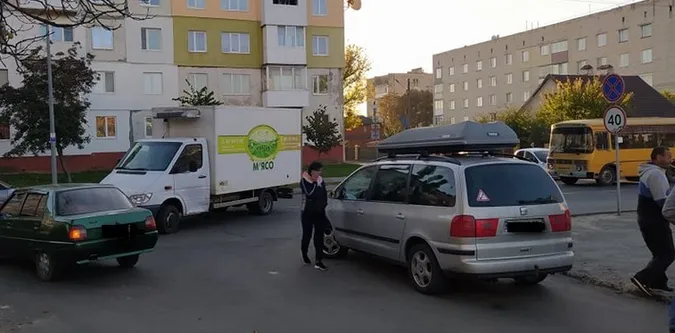 Seat в «м'ясо»: у Володимирі біля дитсадка сталася ДТП (фото)