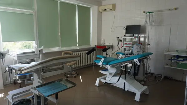 «Ми божевільні, ненормальні люди», або Які вони – будні луцьких медсестер (репортаж, фото 18+)
