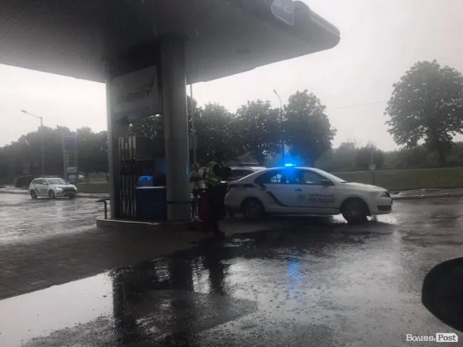У Луцьку п'яна водійка намагалася втекти з місця аварії (фото)