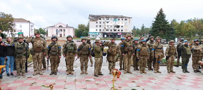 Зеленський приїхав у звільнений від окупантів Ізюм (фото, відео)