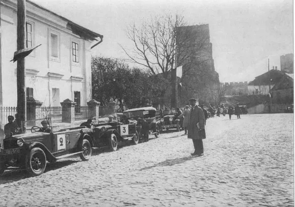 Яким він був: історія Лесиного ясена у фото