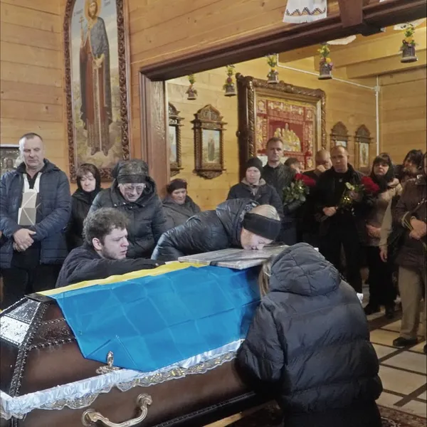 У Володимирі попрощалися із захисником Петром Бондарєвим, який майже рік вважався зниклим безвісти (фото)