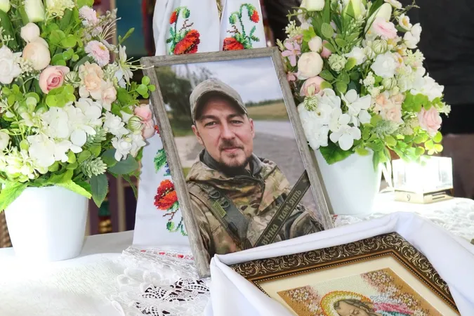 Прапор вручили синові: на Волині попрощалися із Героєм Сергієм Кацавальським (фото)