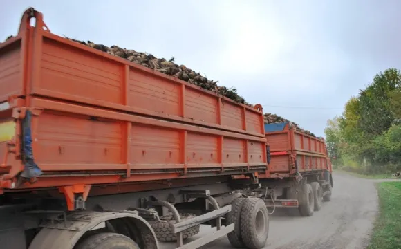 На Волині завод пообіцяв не перевантажувати автомобілі буряками