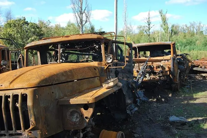Довелося робити відстійники: ЗСУ набили купу ворожої техніки під Ізюмом (фото)