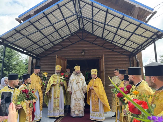 Напередодні престольного празника у церкву Апостолів Петра і Павла на Волині приїхав владика Михаїл (фото)