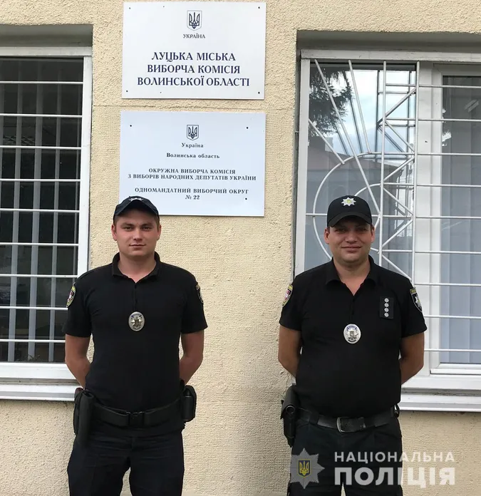 Поліція почала охороняти окружні виборчі комісії Волині